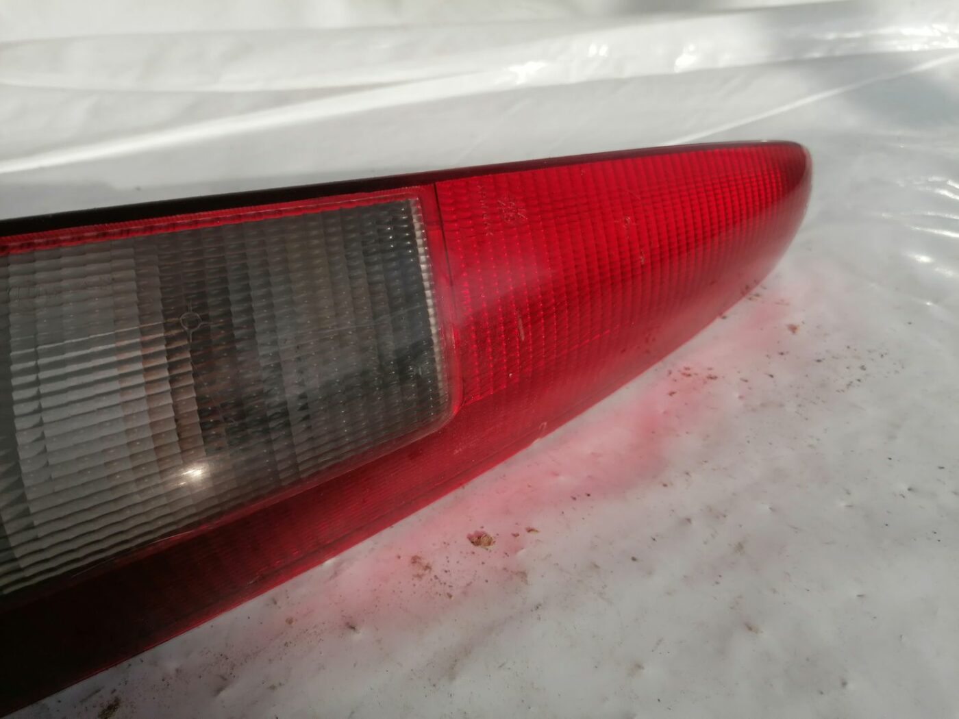 Aizmugurējais labais lukturis priekš VOLVO V70 2000