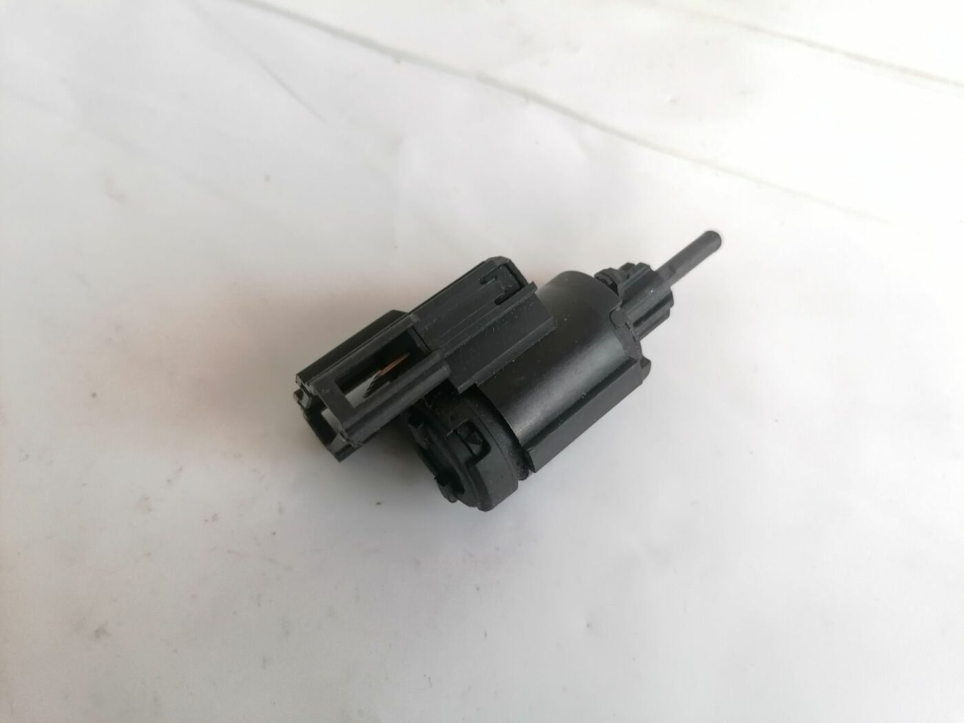 Bremžu signāla slēdzis priekš VW PASSAT 2003 UNIVERSAL BLUE 2 Bremžu signāla slēdzis priekš VW PASSAT 2003 UNIVERSAL BLUE