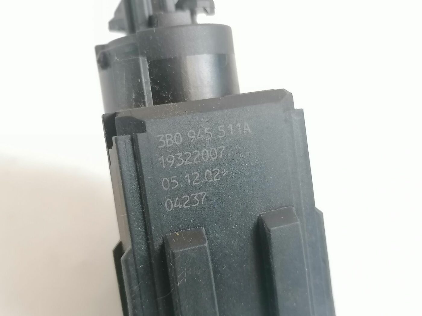 Bremžu signāla slēdzis priekš VW PASSAT 2003 UNIVERSAL BLUE 3 Bremžu signāla slēdzis priekš VW PASSAT 2003 UNIVERSAL BLUE