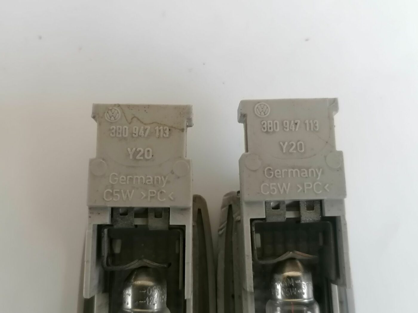 Saules aizsarga apgaismojums priekš VW PASSAT 2003 UNIVERSAL BLUE 4 Saules aizsarga apgaismojums priekš VW PASSAT 2003 UNIVERSAL BLUE