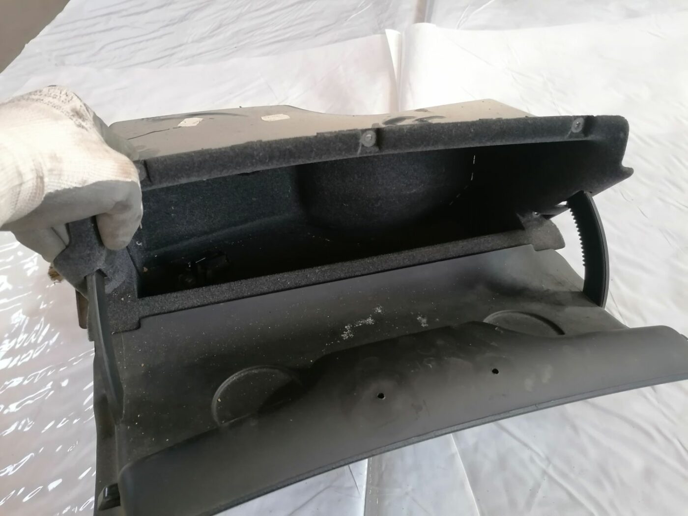 Mantu glabāšanas nodalījums pasažiera pusē priekš VW PASSAT 2003 UNIVERSAL BLUE 2 Mantu glabāšanas nodalījums pasažiera pusē priekš VW PASSAT 2003 UNIVERSAL BLUE