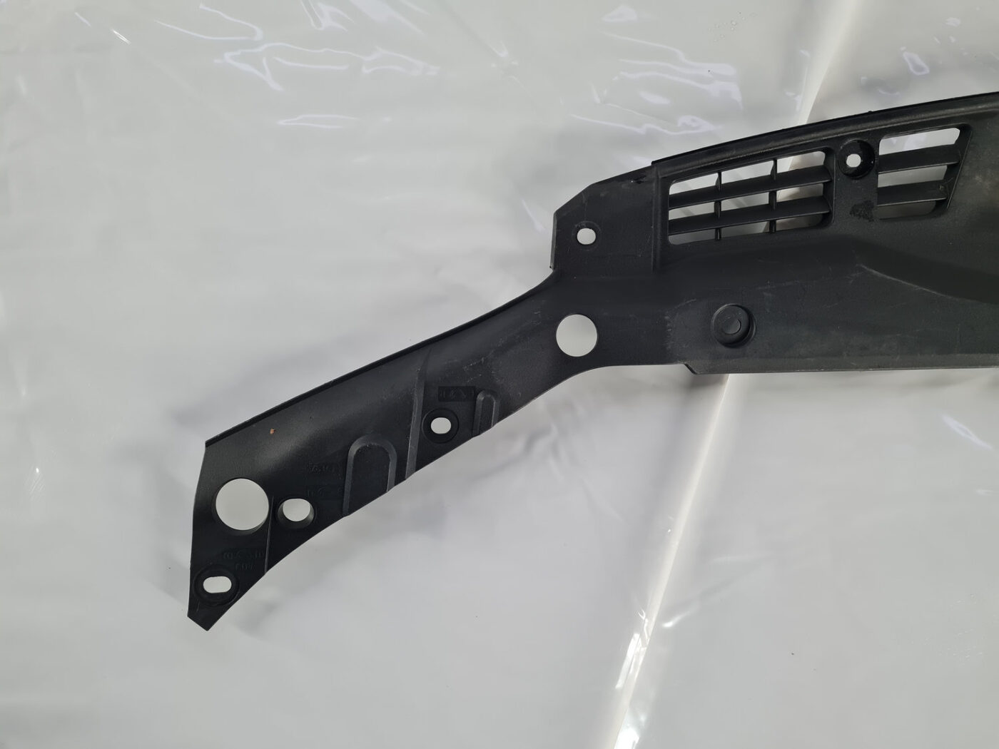 Radiatoru augšēja uzlika priekš HONDA ACCORD 2008 2 Radiatoru augšēja uzlika priekš HONDA ACCORD 2008