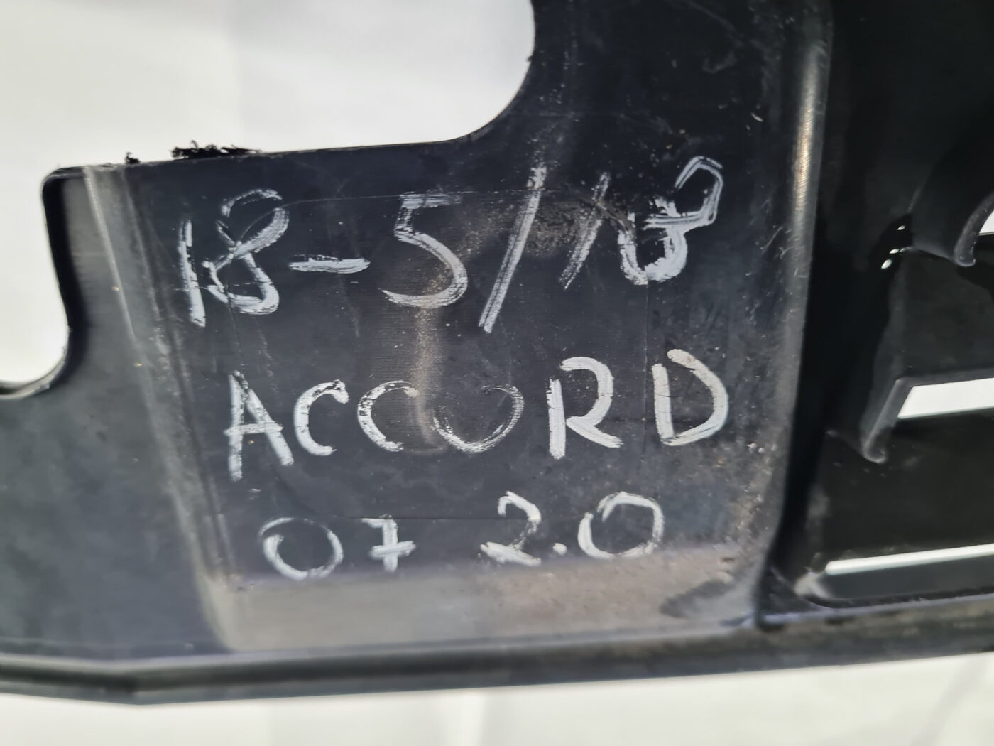 Radiatoru augšēja uzlika priekš HONDA ACCORD 2008 3 Radiatoru augšēja uzlika priekš HONDA ACCORD 2008