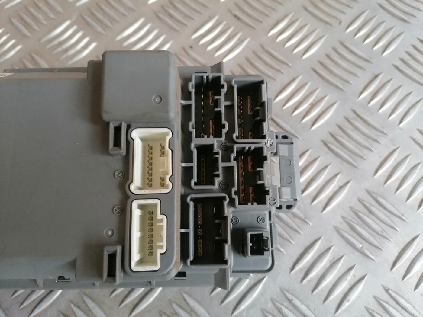 Drošinātāju bloks priekš HONDA CIVIC 2004