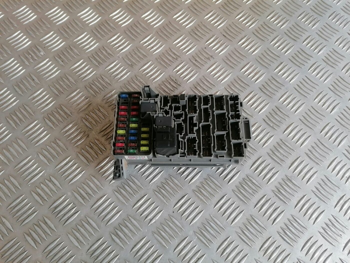 Drošinātāju bloks priekš HONDA CIVIC 2004