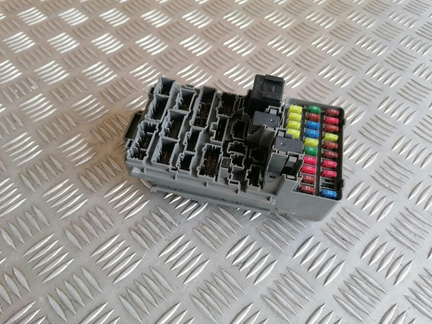 Drošinātāju bloks priekš HONDA CIVIC 2004