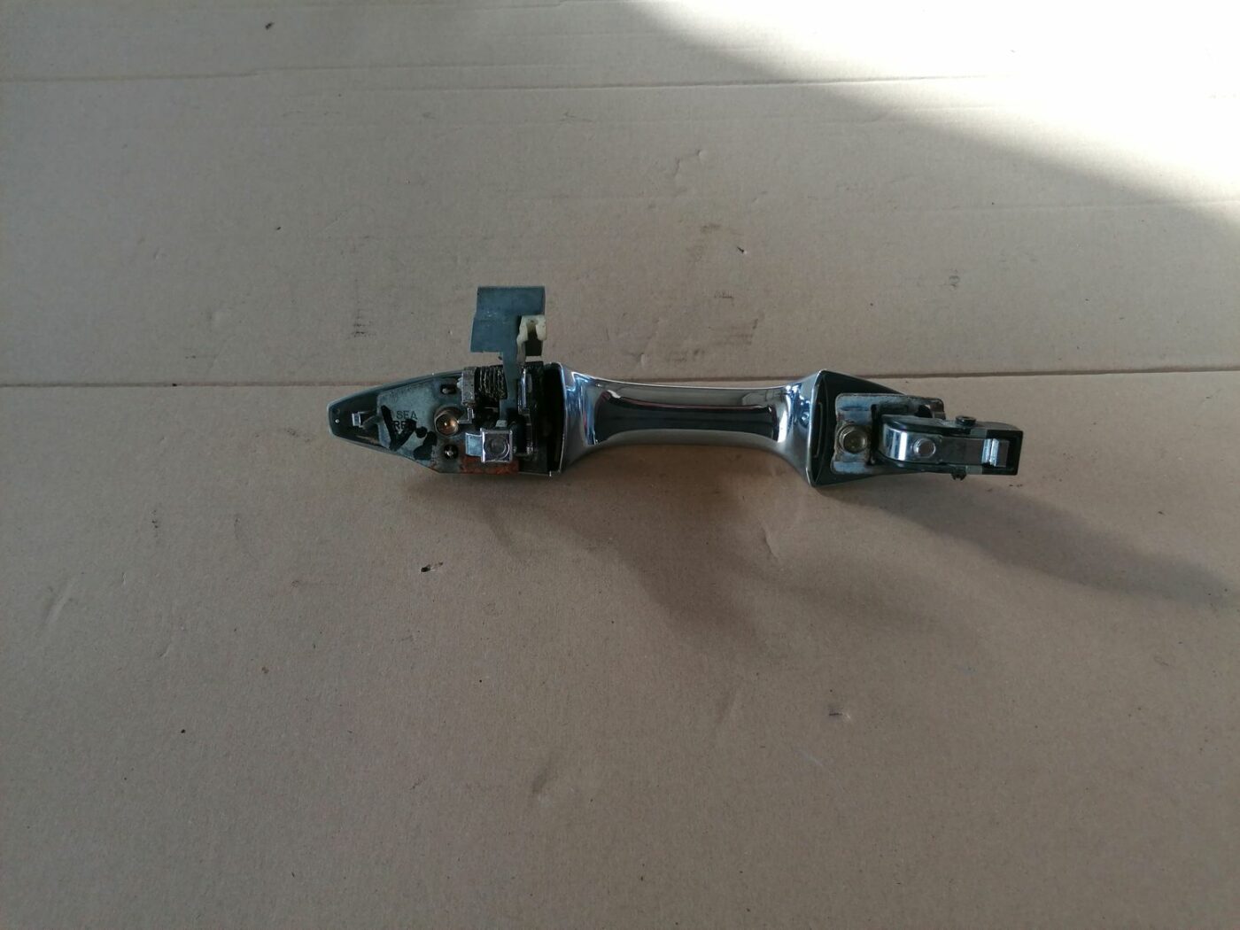 Aizmugurējais kreisais durvju rokturis priekš HONDA ACCORD 2003 SILVER 6 Aizmugurējais kreisais durvju rokturis priekš HONDA ACCORD 2003 SILVER