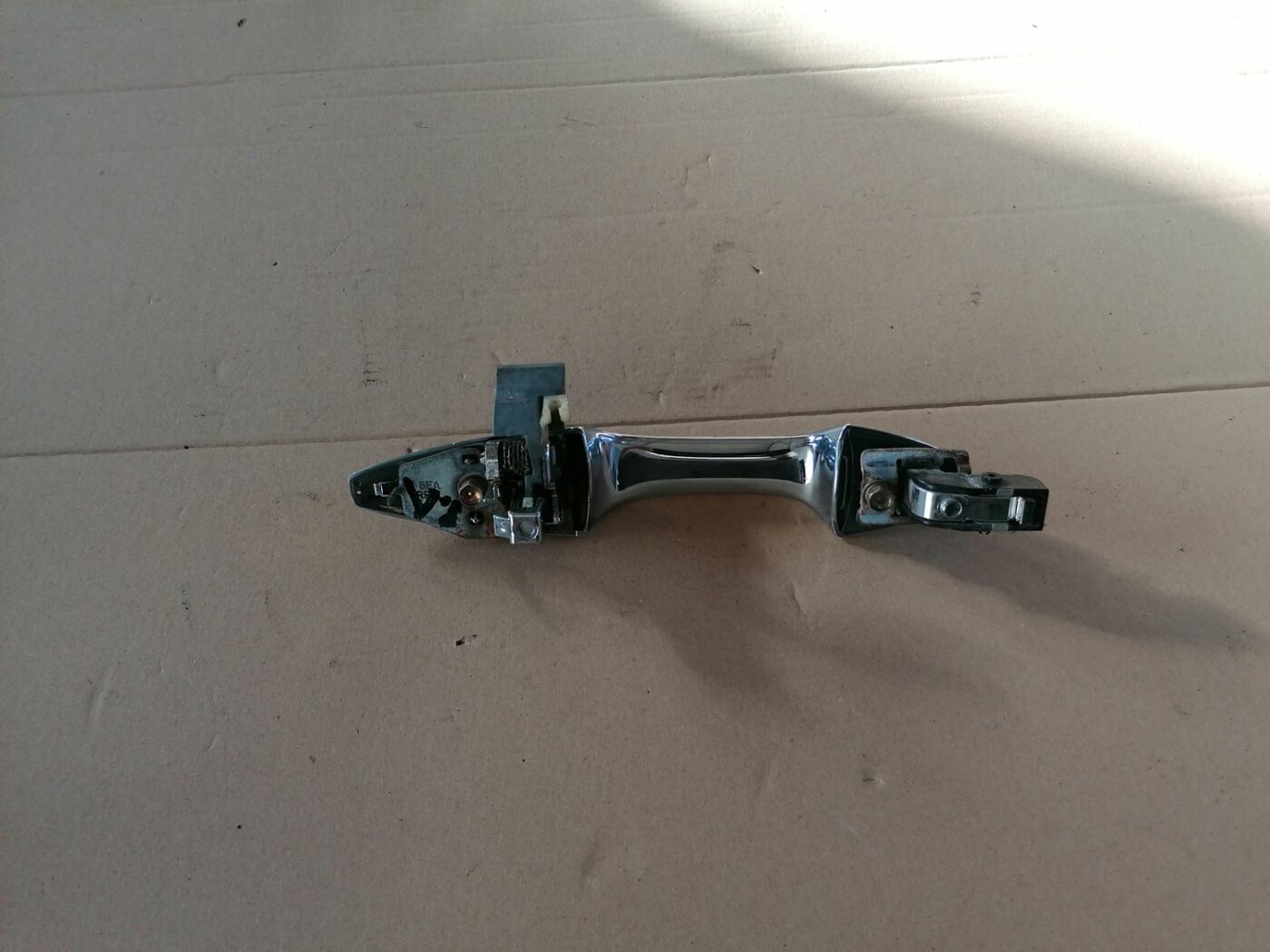 Aizmugurējais kreisais durvju rokturis priekš HONDA ACCORD 2003 SILVER 3 Aizmugurējais kreisais durvju rokturis priekš HONDA ACCORD 2003 SILVER