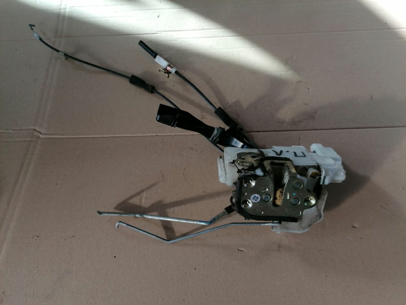 Priekšējo kreiso durvju slēdzene priekš HONDA ACCORD 2003 SILVER 1 Priekšējo kreiso durvju slēdzene priekš HONDA ACCORD 2003 SILVER