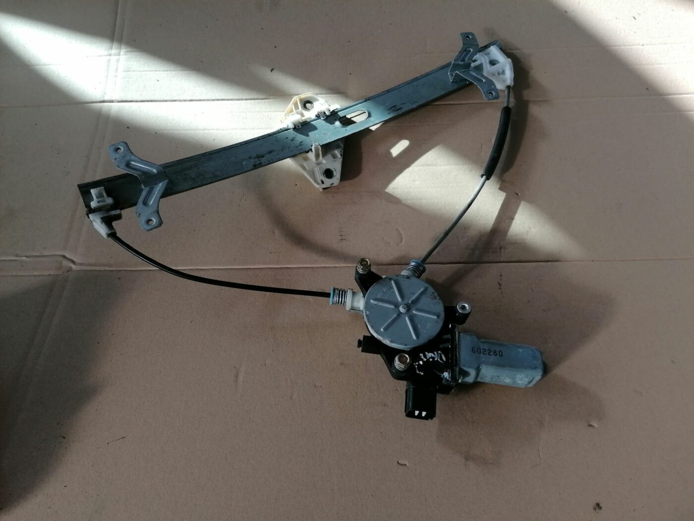 Stikla pacelšanas mehānisms priekšējais kreisais priekš HONDA ACCORD 2003 SILVER 1 Stikla pacelšanas mehānisms priekšējais kreisais priekš HONDA ACCORD 2003 SILVER