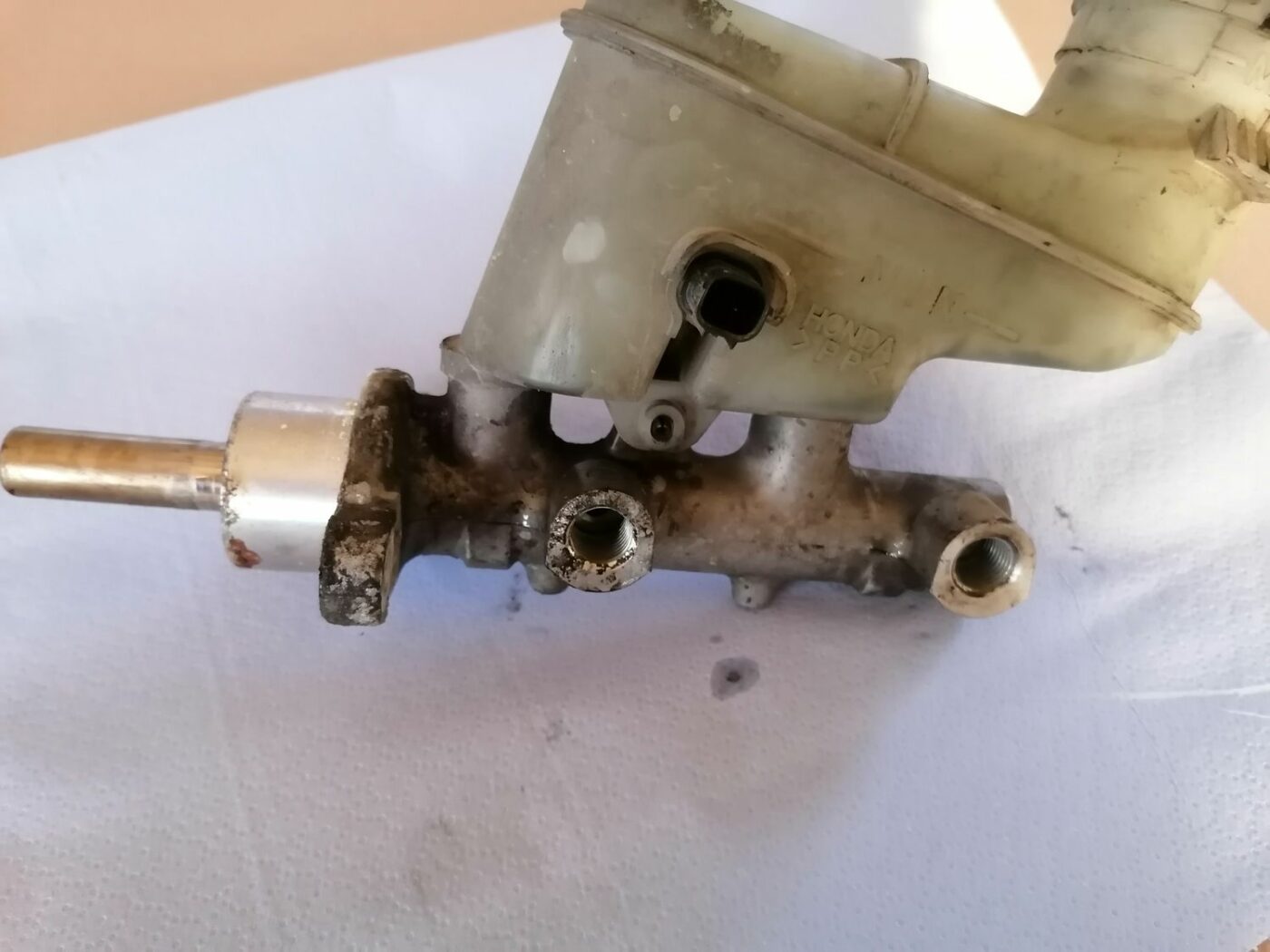 Bremžu pastiprinātāja galvenais cilindrs priekš HONDA ACCORD 2003 SILVER 2 Bremžu pastiprinātāja galvenais cilindrs priekš HONDA ACCORD 2003 SILVER