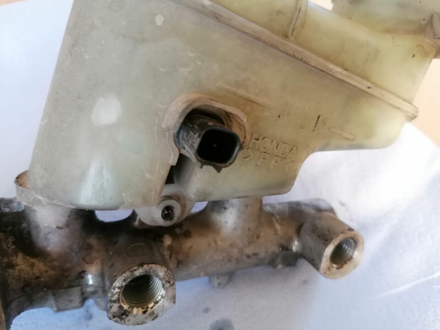 Bremžu pastiprinātāja galvenais cilindrs priekš HONDA ACCORD 2003 SILVER 7 Bremžu pastiprinātāja galvenais cilindrs priekš HONDA ACCORD 2003 SILVER