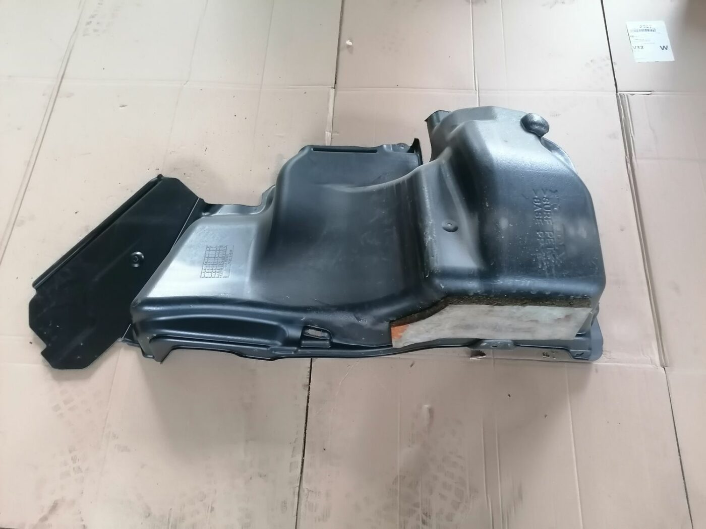 Bagāžnieka nodalījuma sānu apdare priekš HONDA ACCORD 2003 SILVER 5 Bagāžnieka nodalījuma sānu apdare priekš HONDA ACCORD 2003 SILVER