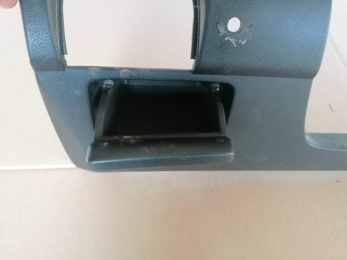 Mērinstrumentu paneļa apdare (zem stūres) priekš HONDA ACCORD 2003 SILVER