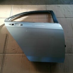 Aizmugurējās labās durvis priekš HONDA ACCORD 2003 SILVER