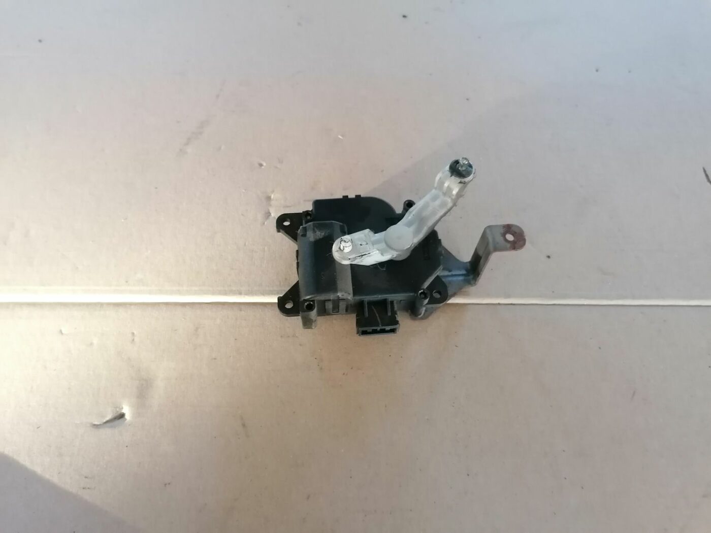 Apsildes sistēmas aktuators priekš HONDA ACCORD 2003 SILVER