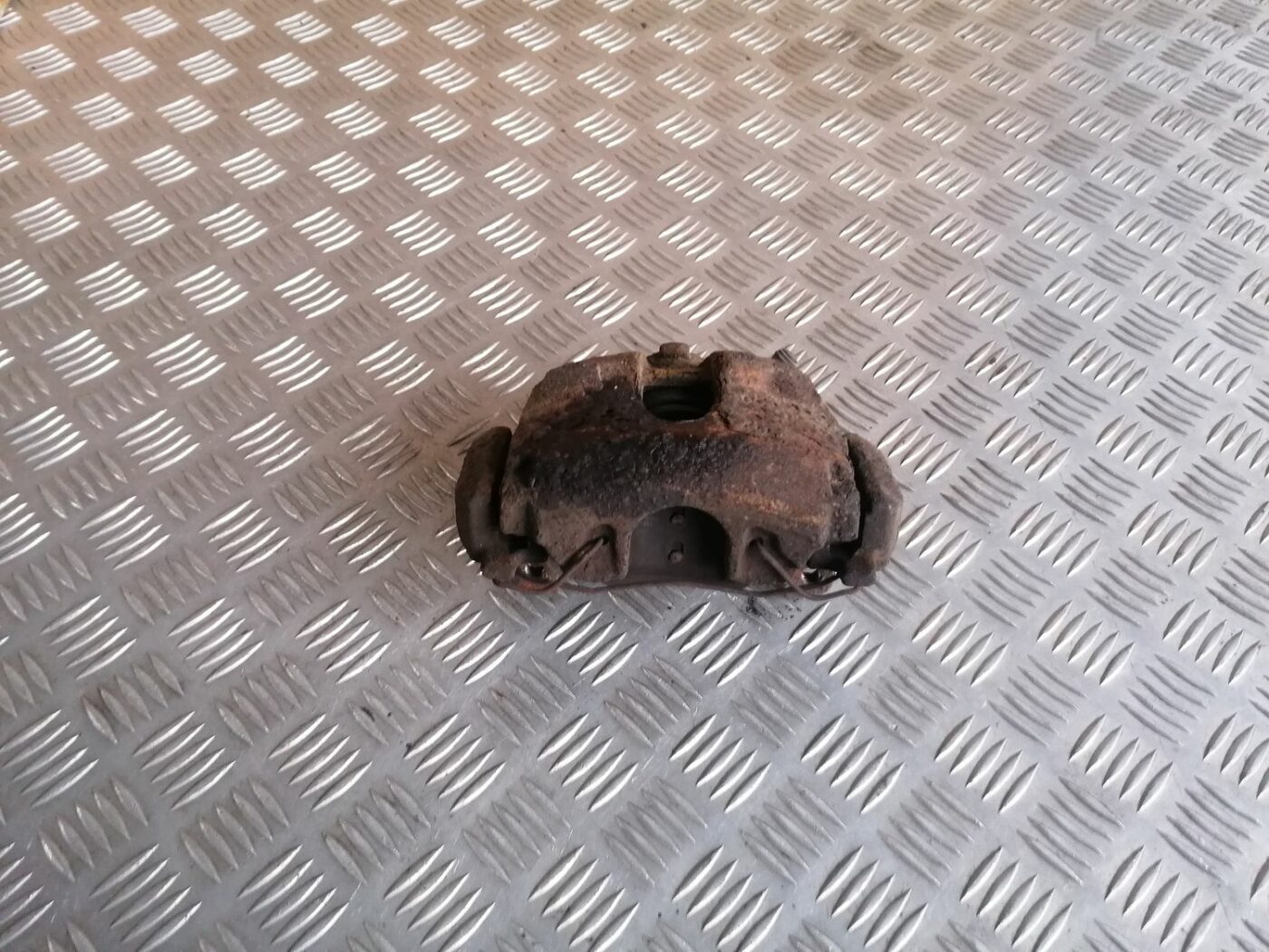 Priekšējais kreisais suports priekš HONDA ACCORD 2003 SILVER 1 Priekšējais kreisais suports priekš HONDA ACCORD 2003 SILVER