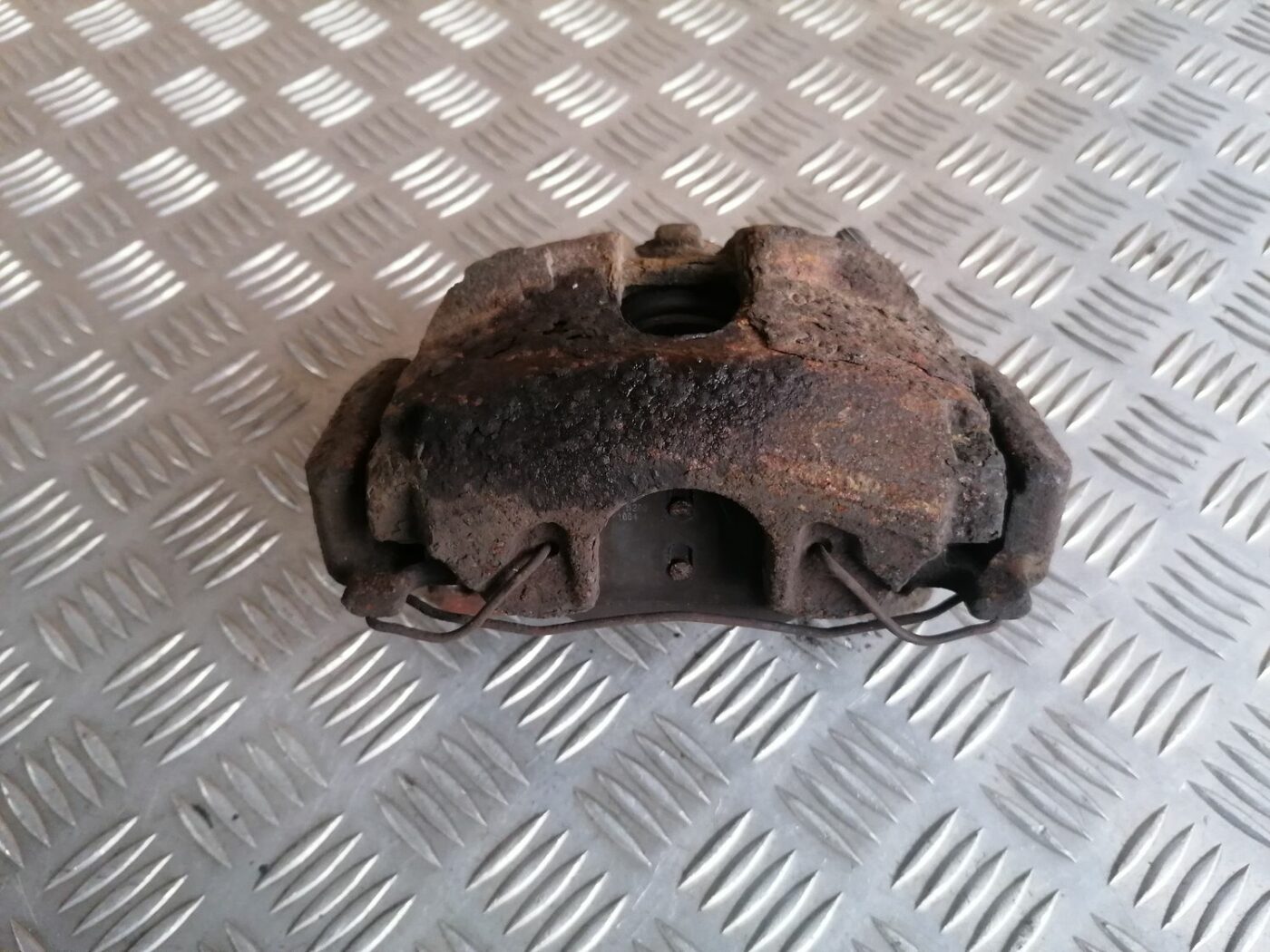 Priekšējais kreisais suports priekš HONDA ACCORD 2003 SILVER 2 Priekšējais kreisais suports priekš HONDA ACCORD 2003 SILVER