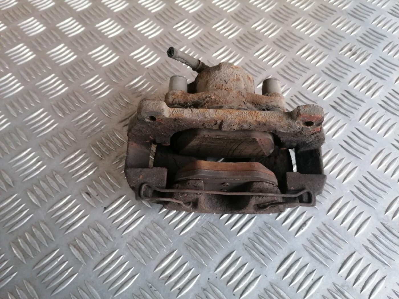 Priekšējais kreisais suports priekš HONDA ACCORD 2003 SILVER 3 Priekšējais kreisais suports priekš HONDA ACCORD 2003 SILVER