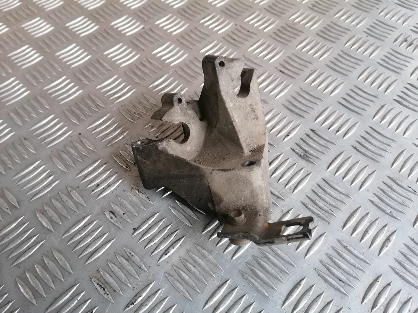 Pārnesumkārbas kronšteins priekš HONDA ACCORD 2003 SILVER 2 Pārnesumkārbas kronšteins priekš HONDA ACCORD 2003 SILVER