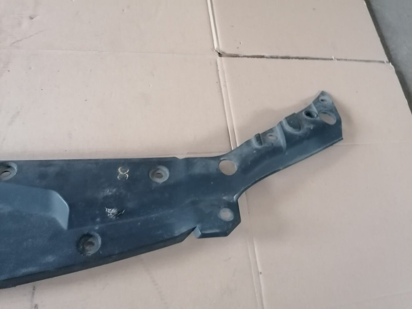 Priekšējā radiatora rāmja augšēja daļa priekš HONDA ACCORD 2003 SILVER