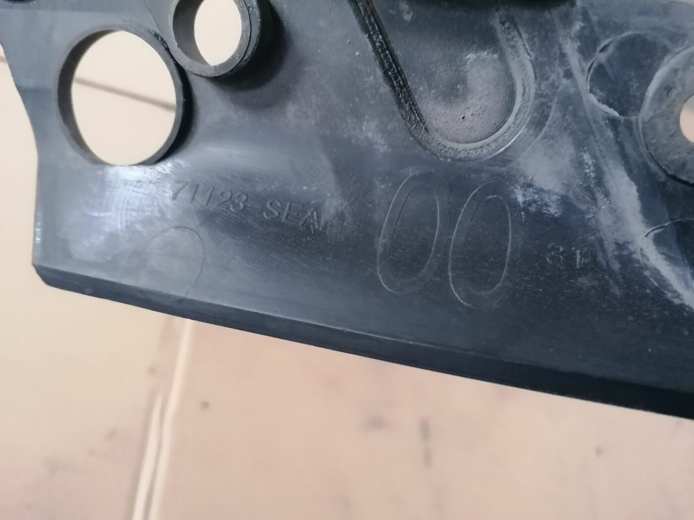 Priekšējā radiatora rāmja augšēja daļa priekš HONDA ACCORD 2003 SILVER