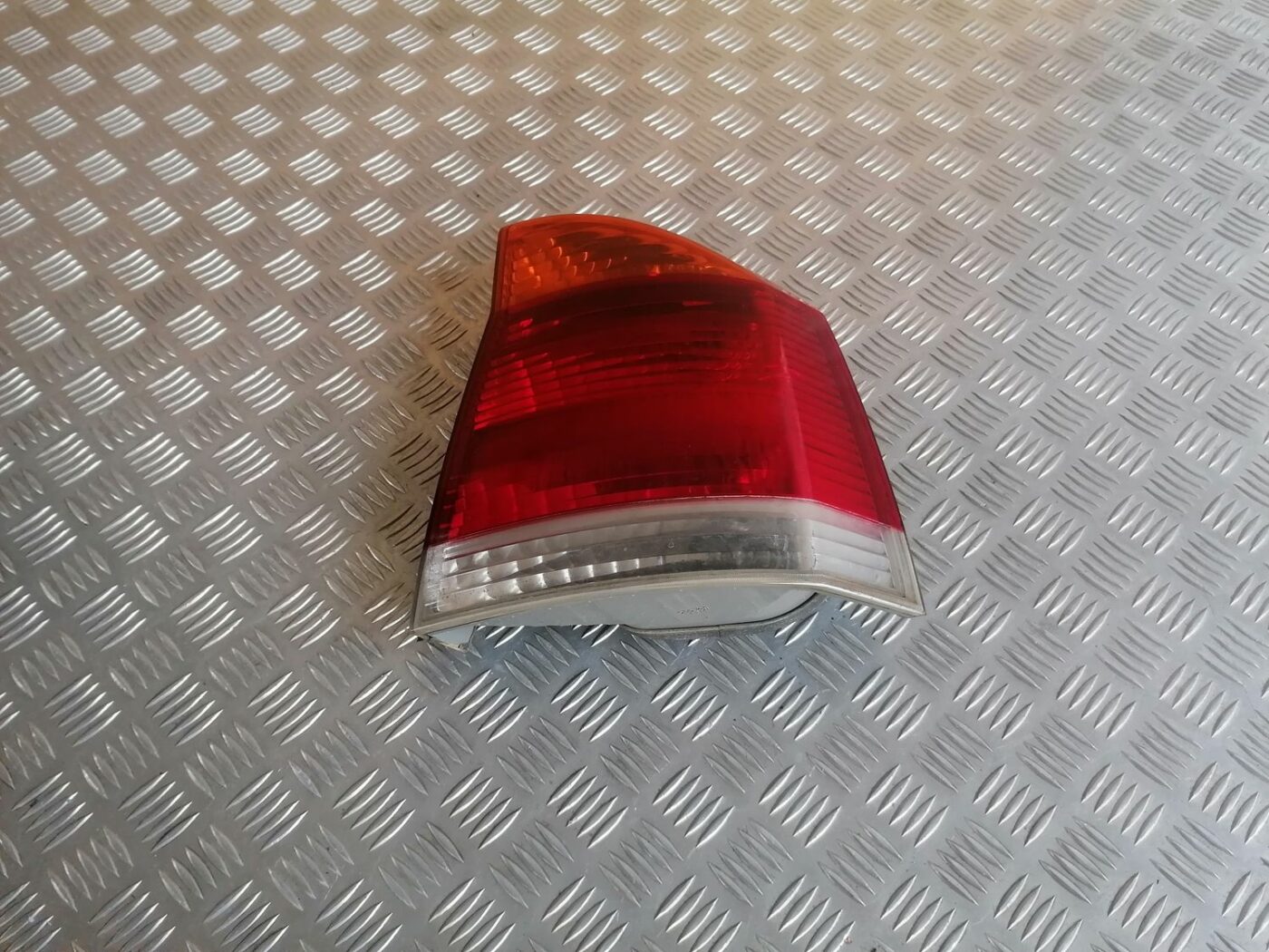 Aizmugurējais labais lukturis priekš OPEL VECTRA C 2002