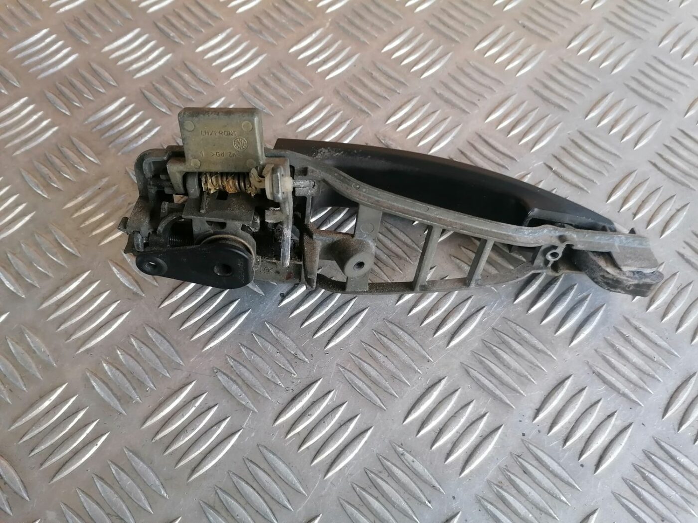 Priekšējāis kreisais durvju rokturis priekš OPEL VECTRA C 2002 3 Priekšējāis kreisais durvju rokturis priekš OPEL VECTRA C 2002