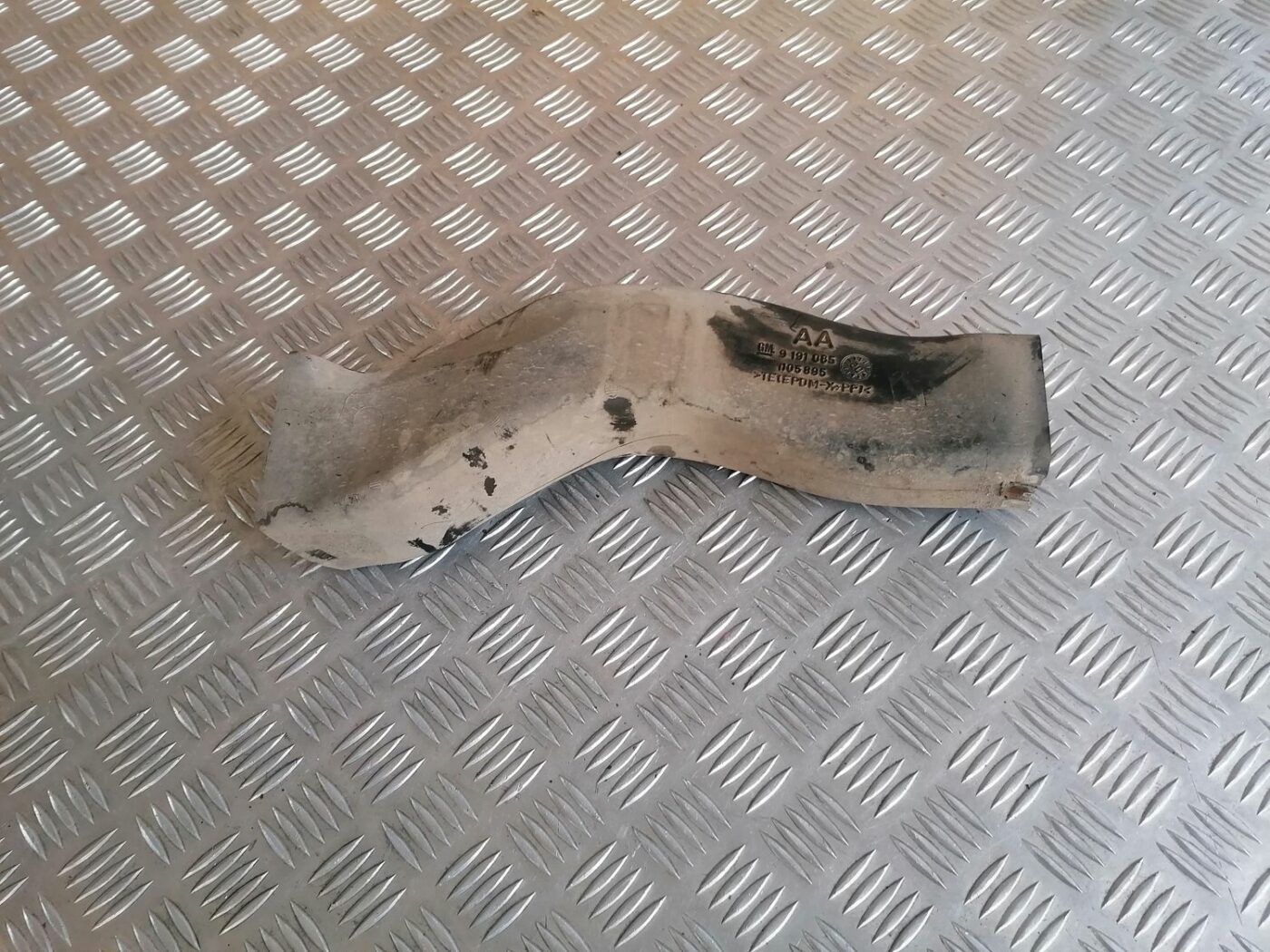 Gaisa vads priekš OPEL VECTRA C 2002 1 Gaisa vads priekš OPEL VECTRA C 2002