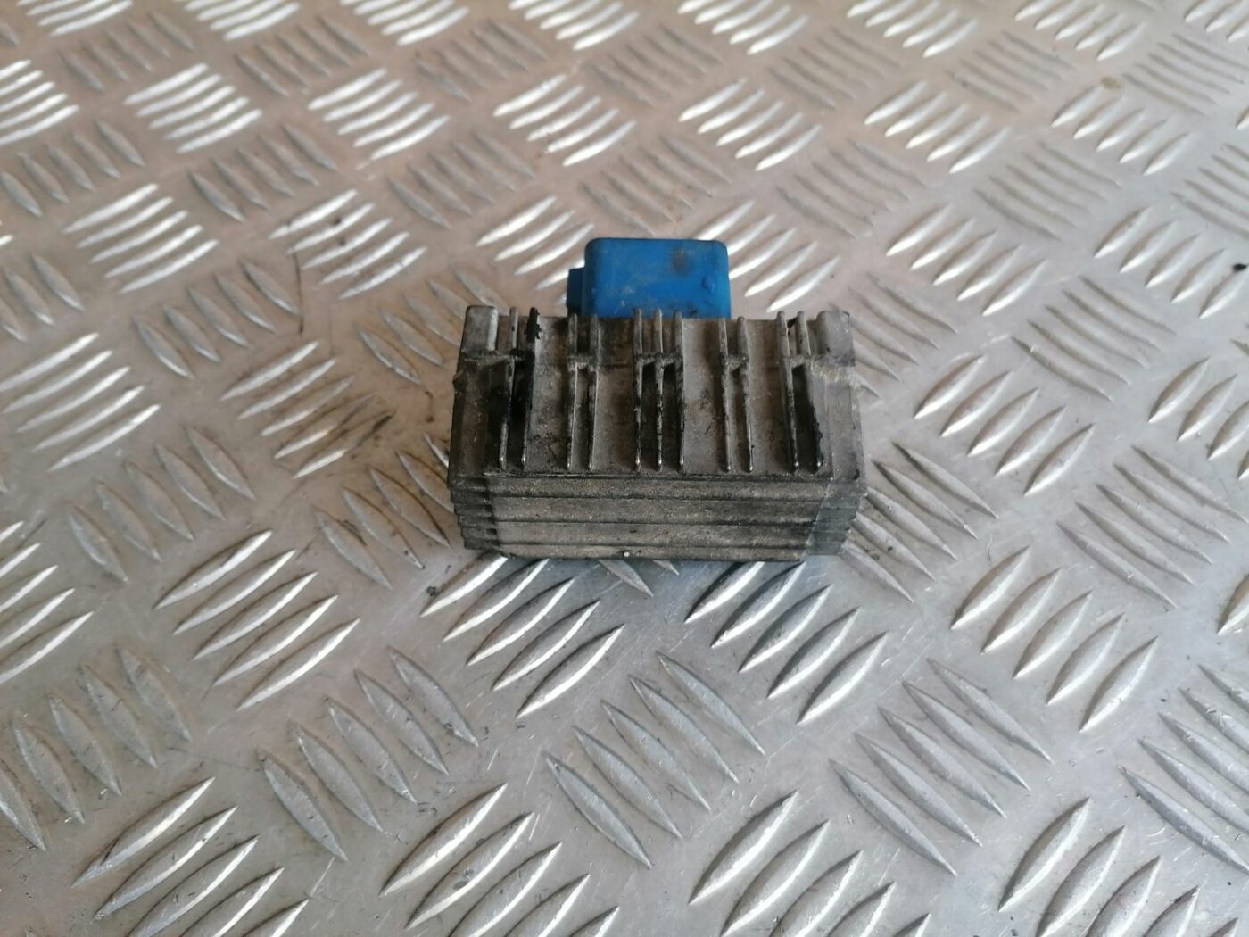 Kvēlsveču releja priekš OPEL VECTRA C 2002 2 Kvēlsveču releja priekš OPEL VECTRA C 2002