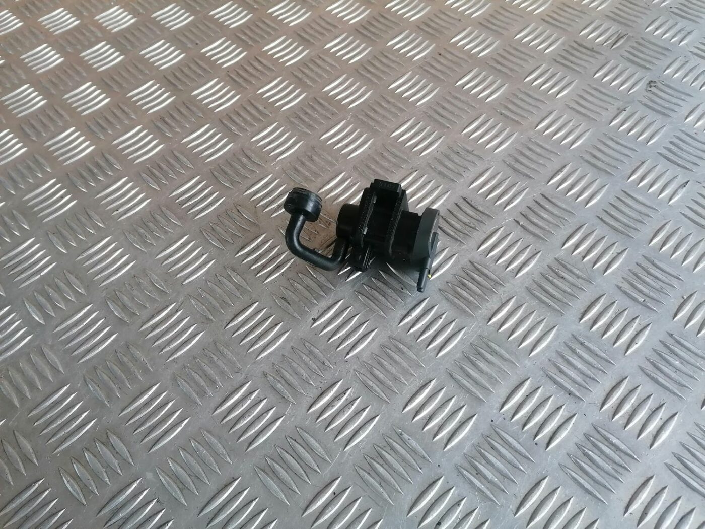 Izplūdes solenoīda vārsts priekš OPEL VECTRA C 2002 1 Izplūdes solenoīda vārsts priekš OPEL VECTRA C 2002