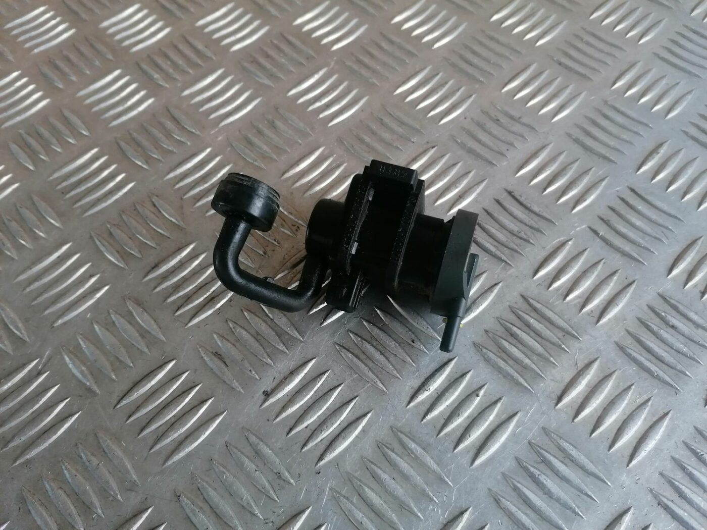 Izplūdes solenoīda vārsts priekš OPEL VECTRA C 2002 2 Izplūdes solenoīda vārsts priekš OPEL VECTRA C 2002