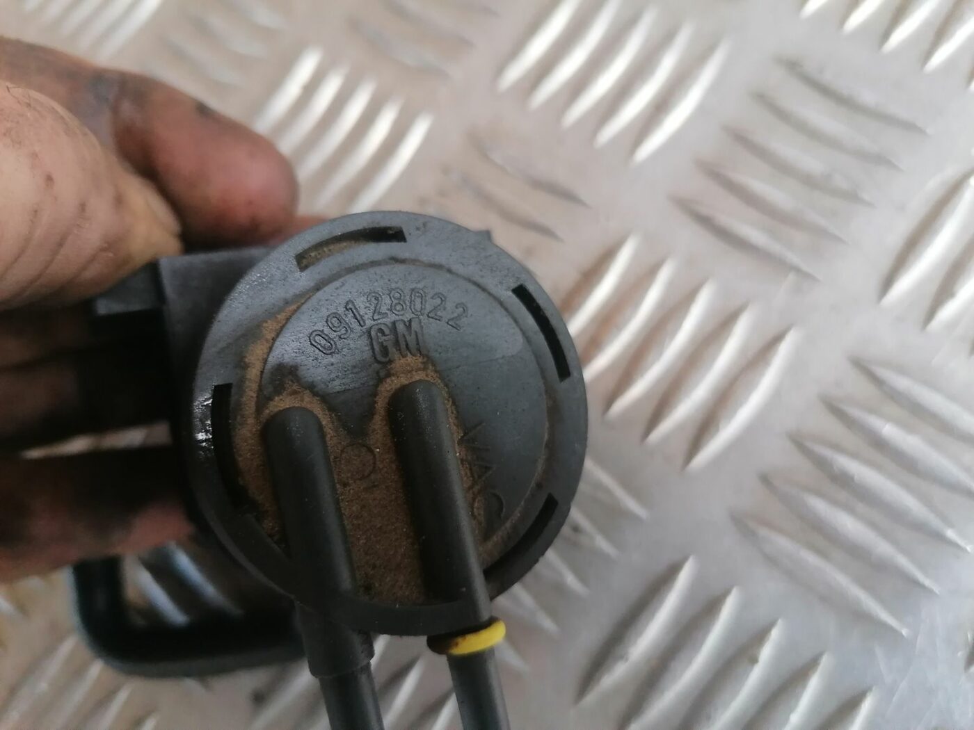 Izplūdes solenoīda vārsts priekš OPEL VECTRA C 2002 6 Izplūdes solenoīda vārsts priekš OPEL VECTRA C 2002