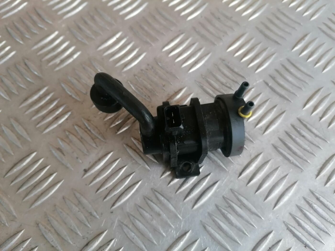 Izplūdes solenoīda vārsts priekš OPEL VECTRA C 2002 4 Izplūdes solenoīda vārsts priekš OPEL VECTRA C 2002