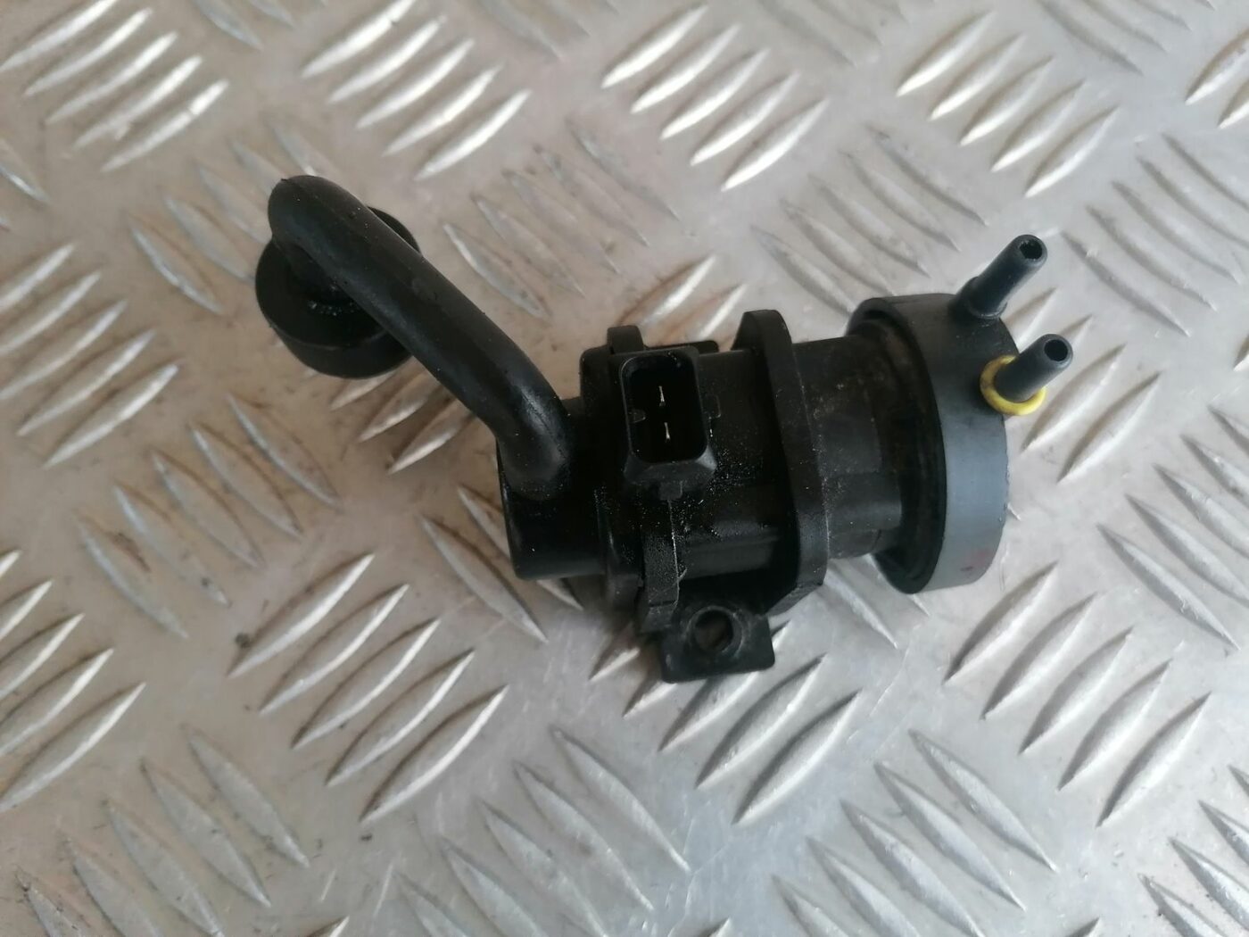 Izplūdes solenoīda vārsts priekš OPEL VECTRA C 2002 3 Izplūdes solenoīda vārsts priekš OPEL VECTRA C 2002