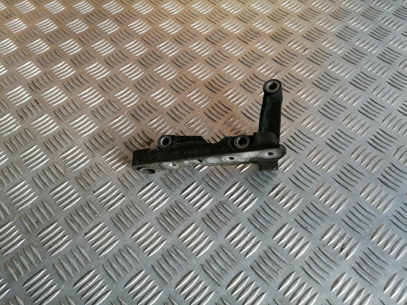 Dzinēja kronšteins priekš OPEL VECTRA C 2002 1 Dzinēja kronšteins priekš OPEL VECTRA C 2002