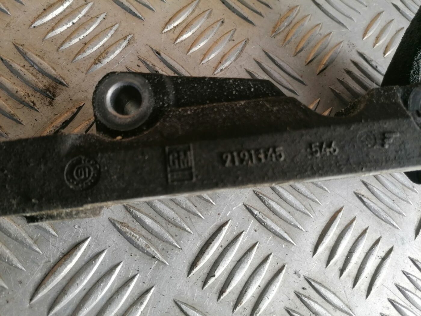 Dzinēja kronšteins priekš OPEL VECTRA C 2002 4 Dzinēja kronšteins priekš OPEL VECTRA C 2002