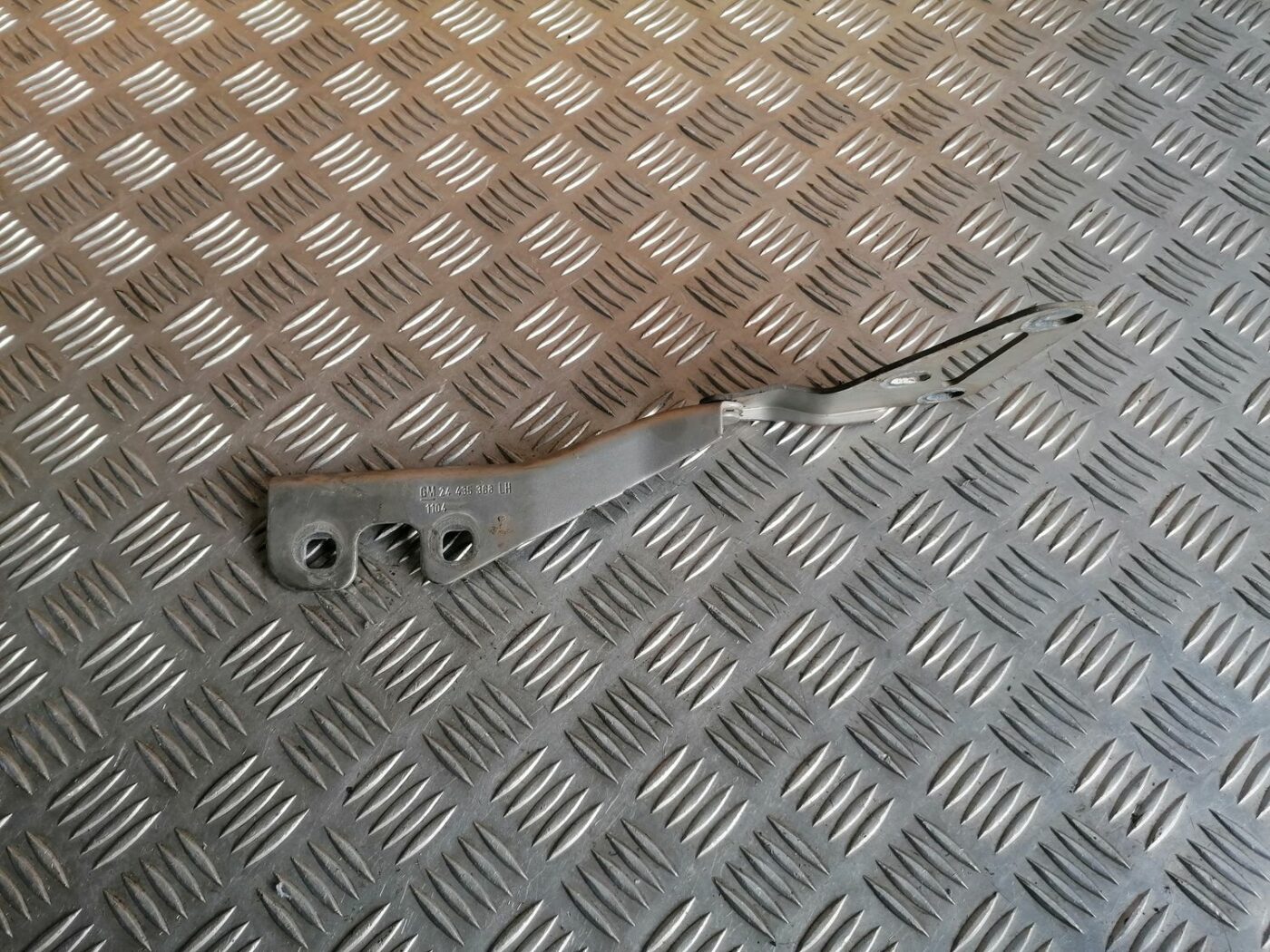 Pārsega eņģe, pa kreisi priekš OPEL VECTRA C 2002 3 Pārsega eņģe, pa kreisi priekš OPEL VECTRA C 2002