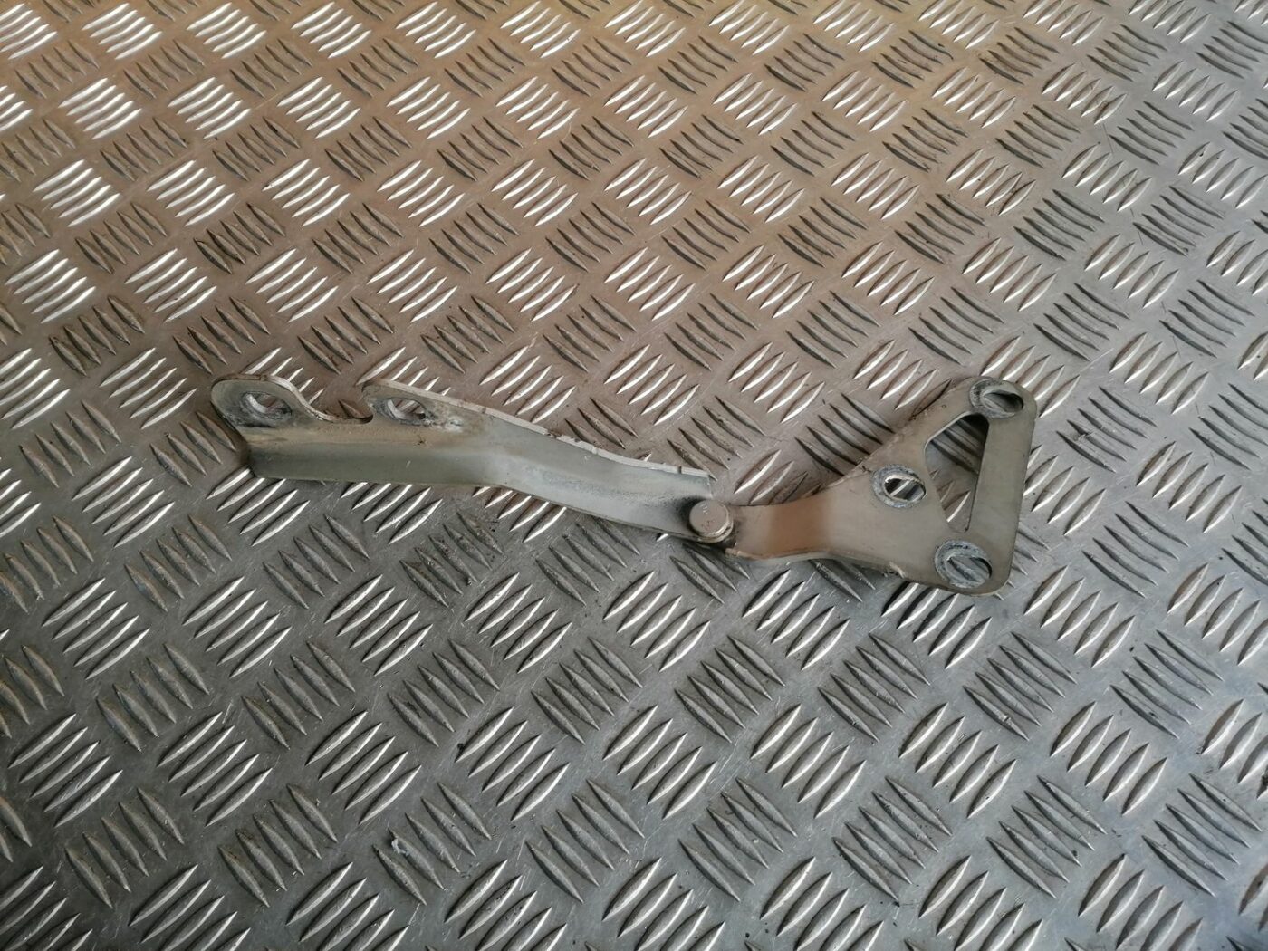 Pārsega eņģe, pa kreisi priekš OPEL VECTRA C 2002 1 Pārsega eņģe, pa kreisi priekš OPEL VECTRA C 2002