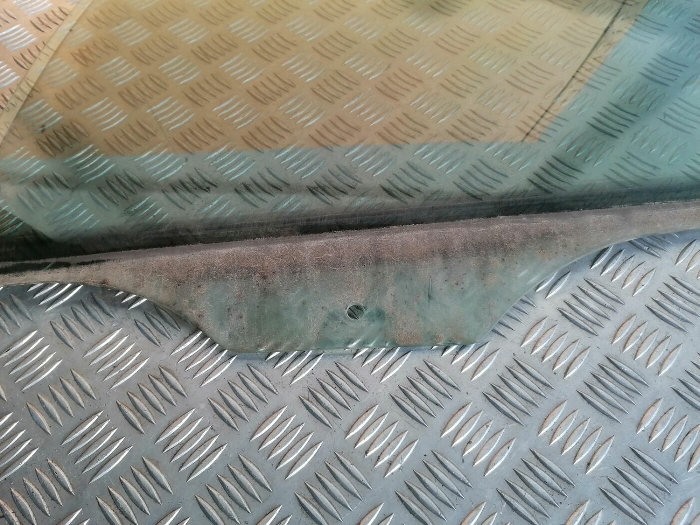 Aizmugurējo kreiso durvju stikls priekš OPEL VECTRA C 2002 2 Aizmugurējo kreiso durvju stikls priekš OPEL VECTRA C 2002