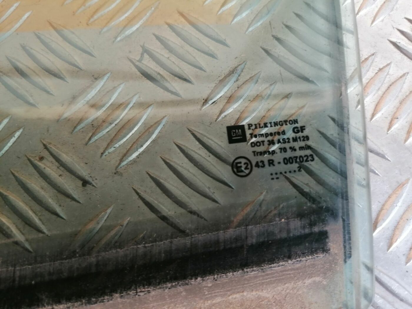 Aizmugurējo kreiso durvju stikls priekš OPEL VECTRA C 2002 3 Aizmugurējo kreiso durvju stikls priekš OPEL VECTRA C 2002