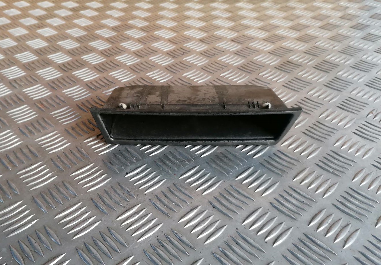 Mantu glabāšanas nodalījums centrā priekš OPEL VECTRA C 2002 1 Mantu glabāšanas nodalījums centrā priekš OPEL VECTRA C 2002