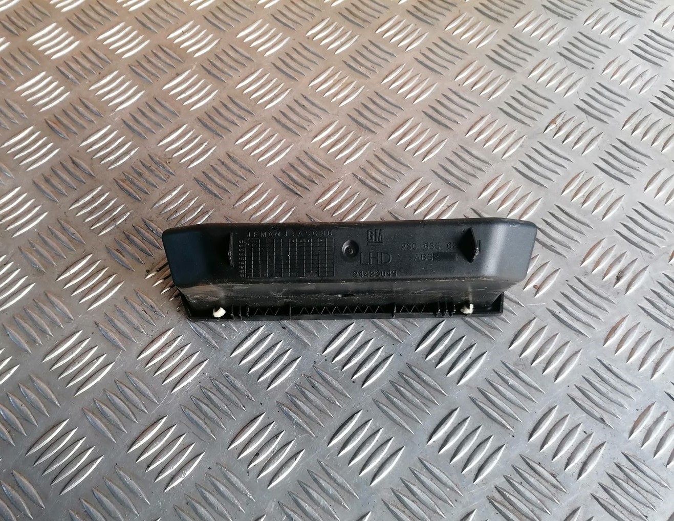 Mantu glabāšanas nodalījums centrā priekš OPEL VECTRA C 2002 4 Mantu glabāšanas nodalījums centrā priekš OPEL VECTRA C 2002