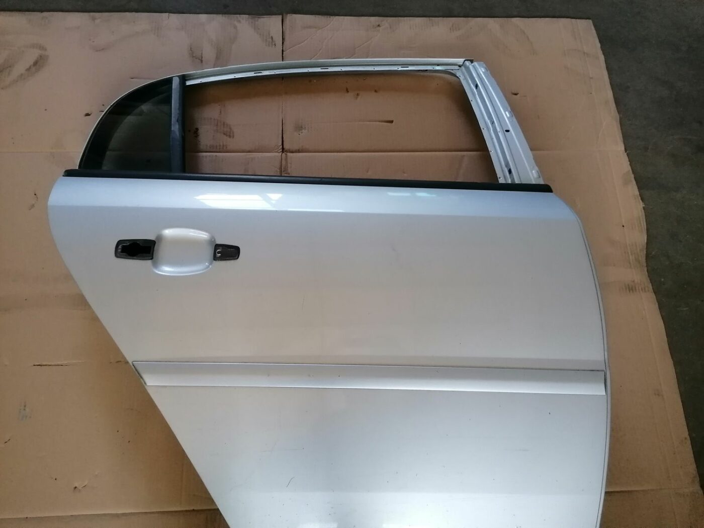 Aizmugurējās labās durvis priekš OPEL VECTRA C 2002