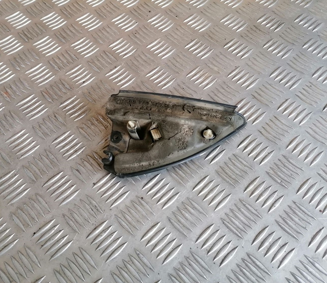 Durvju spoguļa apdares uzlika salonā (ar skaļruni) priekš OPEL VECTRA C 2002 2 Durvju spoguļa apdares uzlika salonā (ar skaļruni) priekš OPEL VECTRA C 2002