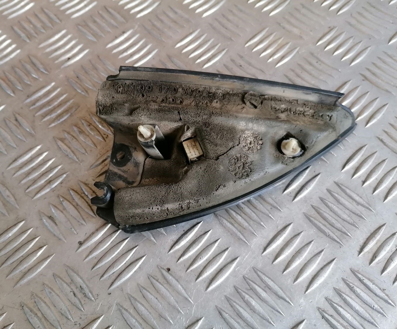 Durvju spoguļa apdares uzlika salonā (ar skaļruni) priekš OPEL VECTRA C 2002 3 Durvju spoguļa apdares uzlika salonā (ar skaļruni) priekš OPEL VECTRA C 2002