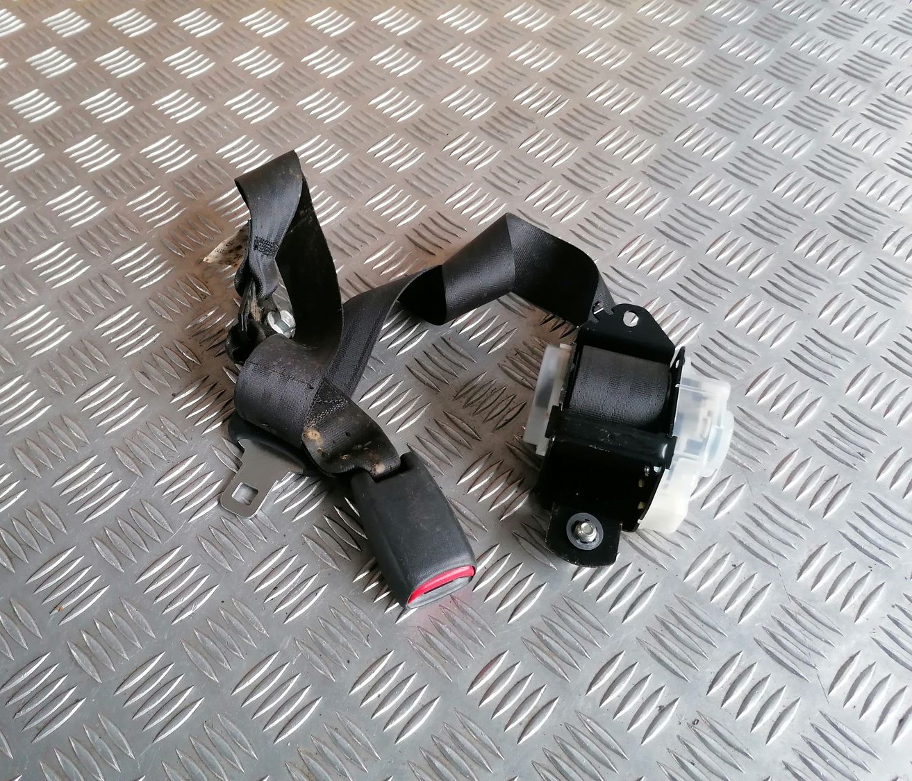 Aizmugurējā vidēja drošības josta priekš HONDA ACCORD 2008