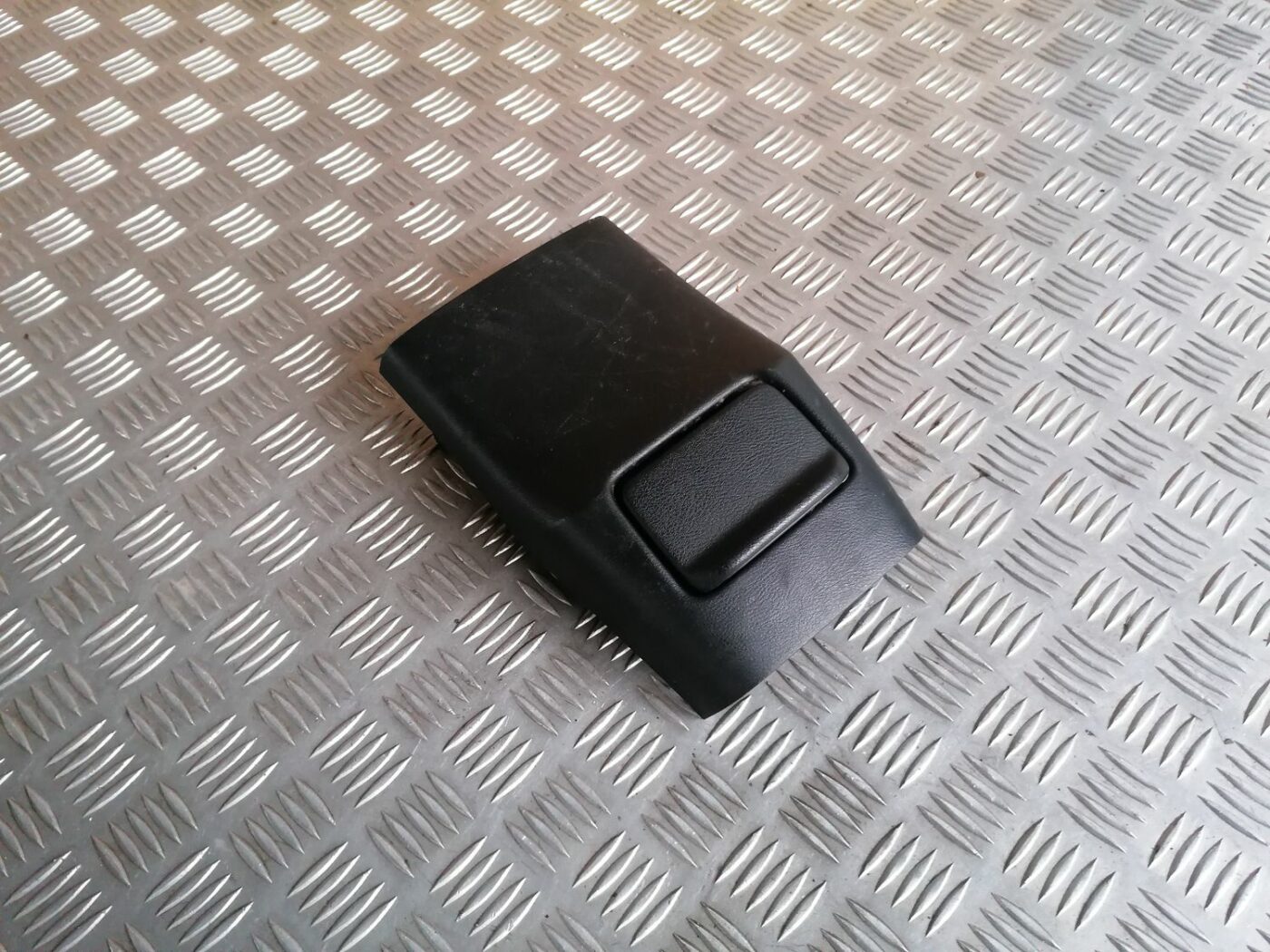 Centrālās konsoles (apdares) aizmugurēja daļa priekš HONDA ACCORD 2008 1 Centrālās konsoles (apdares) aizmugurēja daļa priekš HONDA ACCORD 2008