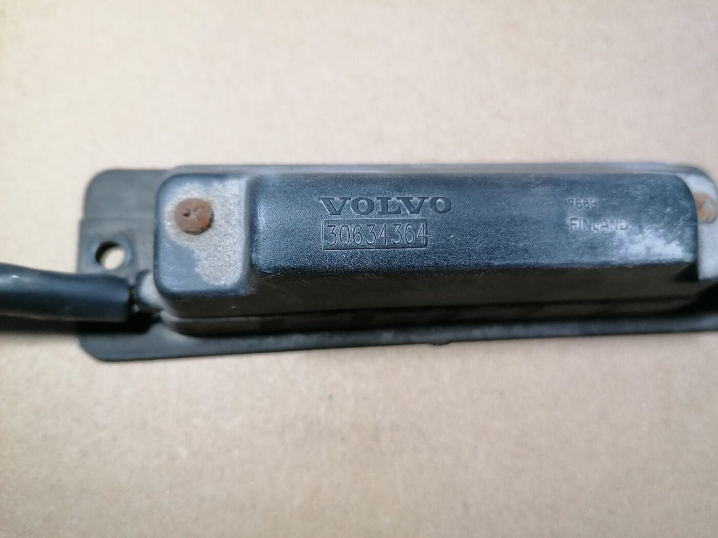 Bagažnieka vāka rokturis priekš VOLVO S60 2004