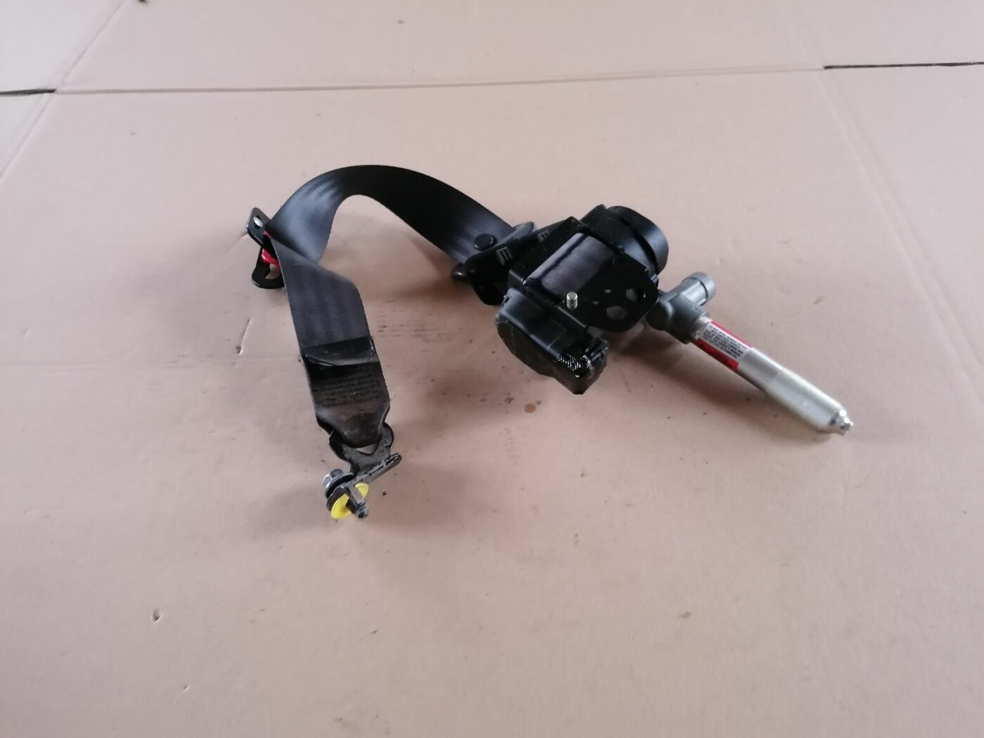 Aizmugurējā labā drošības josta priekš VOLVO S60 2004 1 Aizmugurējā labā drošības josta priekš VOLVO S60 2004